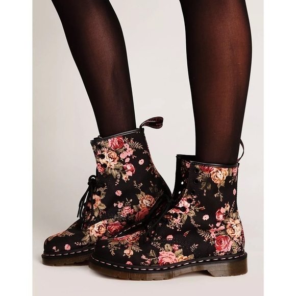 Dr. Martens Victorian Floral Docs Lace-Up Size 6 - Picture 1 of 11